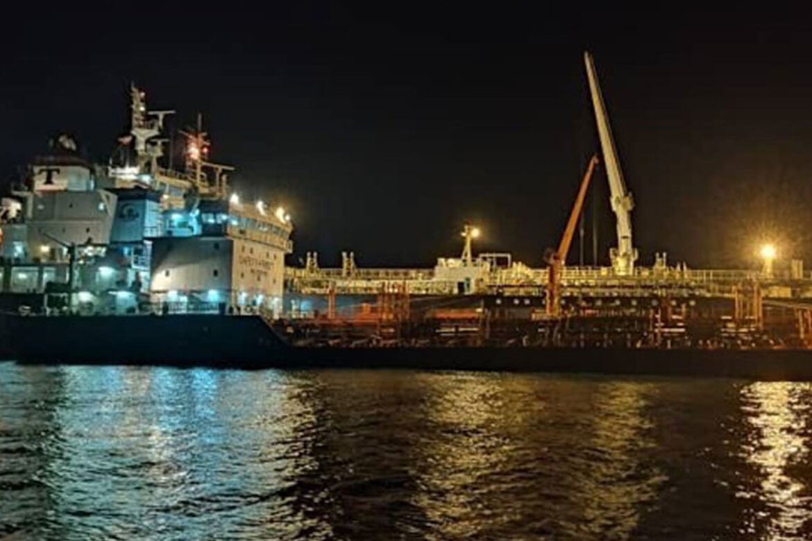 Tugboat,Push,Large,Cargo,Vessel,To,Berth,At,Port,Terminal.